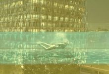 Dünyanın İlk Yüzer Havuzu İki Binayı Birbirine Bağlıyor